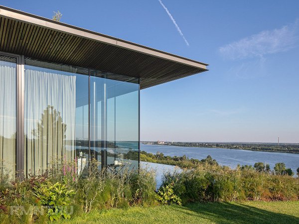 Оригинальный дом с видом на реку
Оригинальный дом с видом на реку