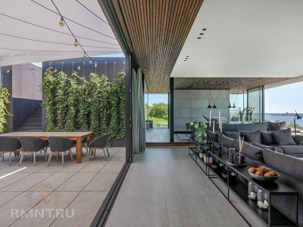 





Оригинальный дом с&nbsp;видом на&nbsp;реку



