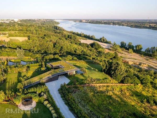 Оригинальный дом с видом на реку
Оригинальный дом с видом на реку