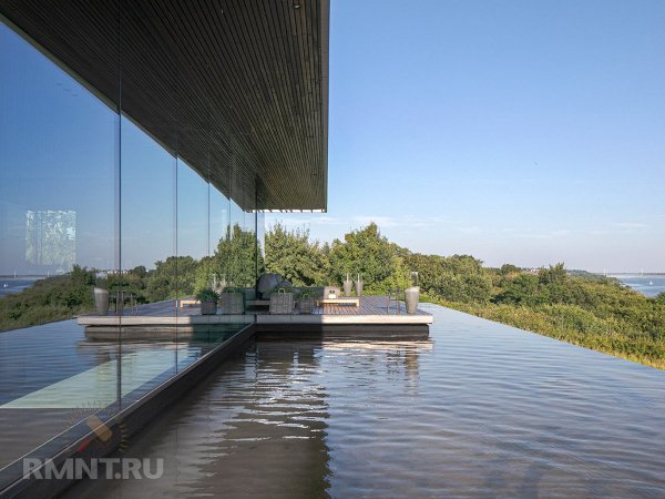 





Оригинальный дом с&nbsp;видом на&nbsp;реку



