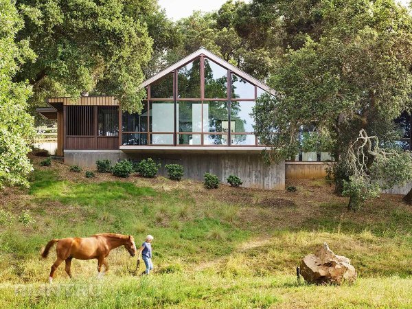 





Современное ранчо в&nbsp;дубовой роще



