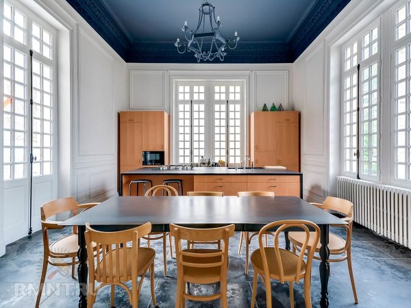 





Пять причин использовать цветной потолок в&nbsp;интерьере



