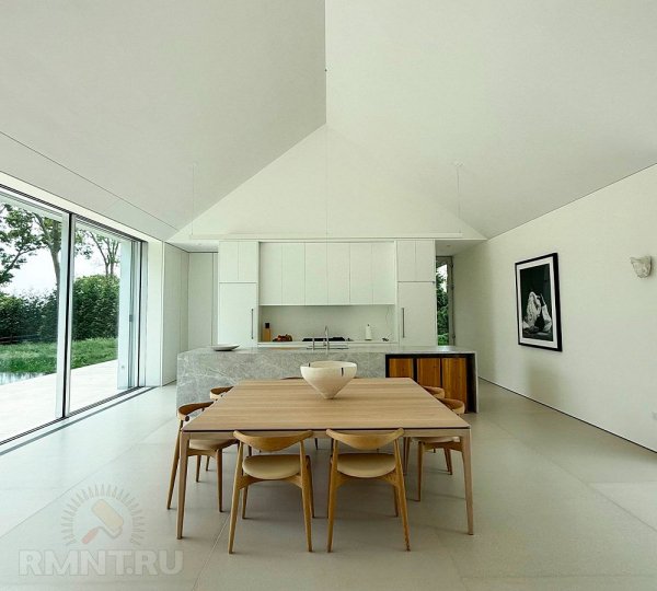 Семейный дом на побережье с минималистичным интерьером
Семейный дом на побережье с минималистичным интерьером