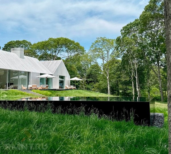 





Семейный дом на&nbsp;побережье с&nbsp;минималистичным интерьером



