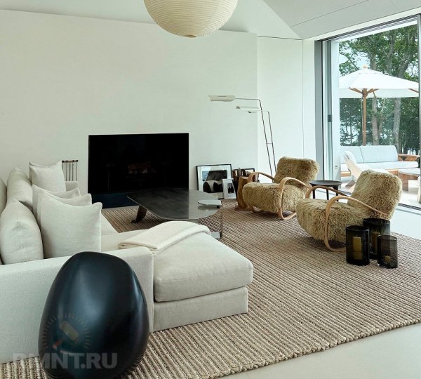 





Семейный дом на&nbsp;побережье с&nbsp;минималистичным интерьером



