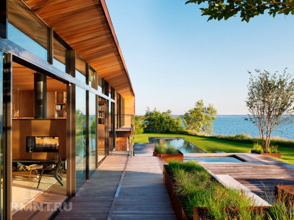 





Интегрированный в&nbsp;природу загородный дом с&nbsp;зелёной крышей



