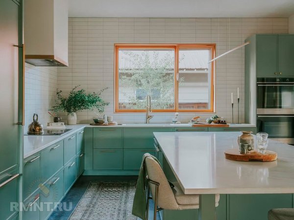 





Искусственно состаренный коттедж с современным интерьером



