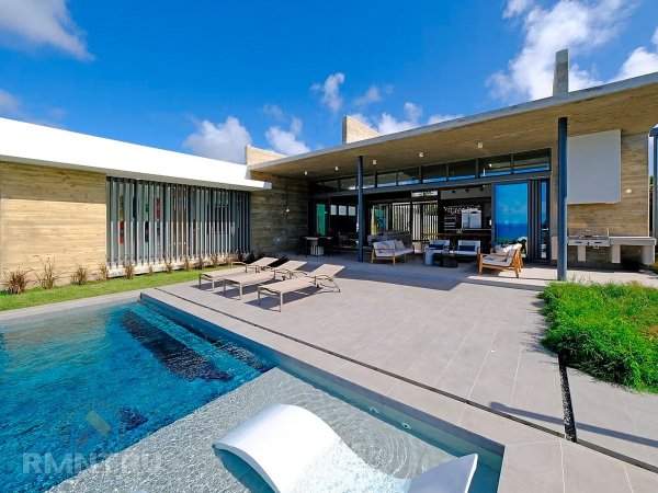 Дом на утёсе с видом на океан
Дом на утёсе с видом на океан