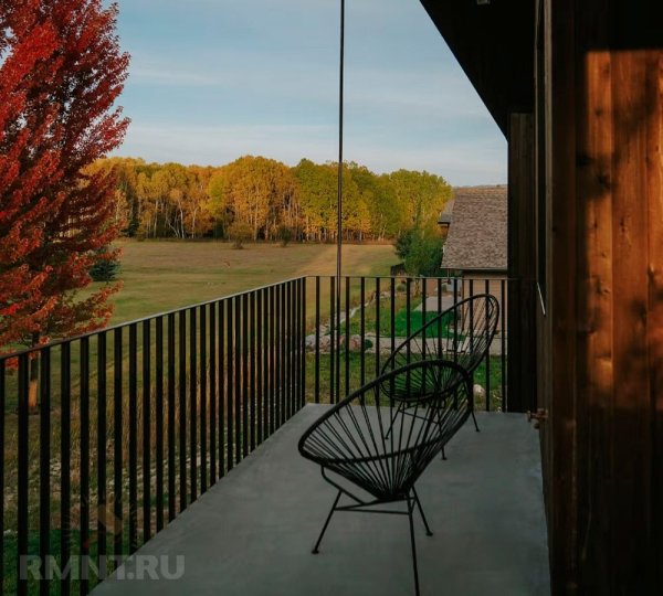 





Искусственно состаренный коттедж с современным интерьером



