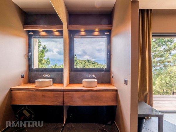 





Дом в традиционном стиле среди холмов Корсики



