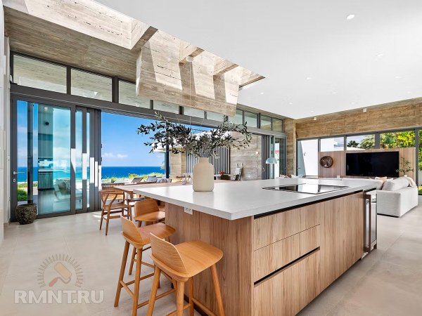 Дом на утёсе с видом на океан
Дом на утёсе с видом на океан