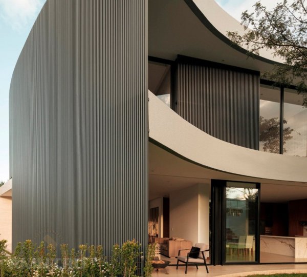 Дом, построенный вокруг дерева
 
Дом, построенный вокруг дерева