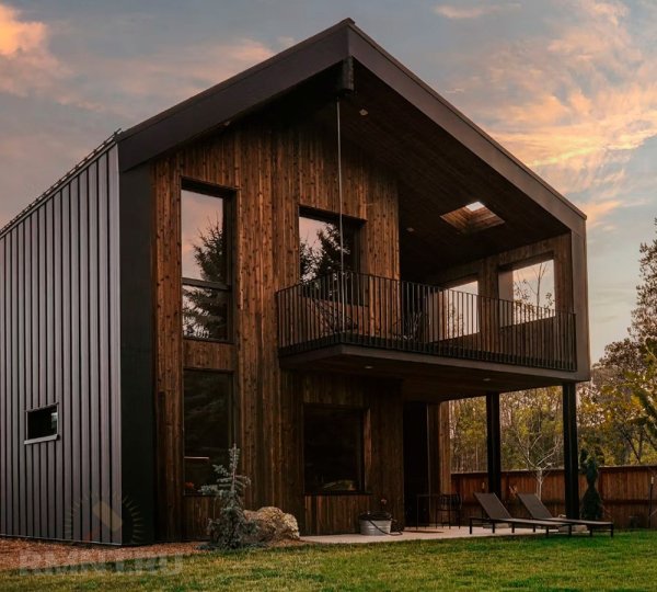 





Искусственно состаренный коттедж с современным интерьером



