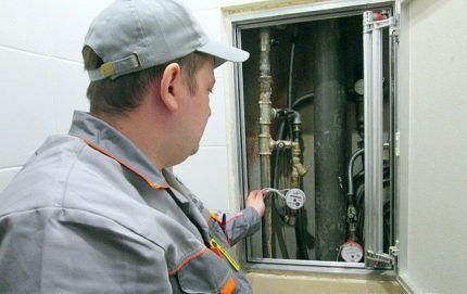 Показания счетчиков воды: алгоритм снятия показаний и их передачи в контролирующие органы Показания счетчиков воды: алгоритм снятия показаний и их передачи в контролирующие органы