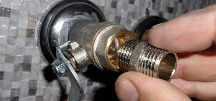 Течет вода из газового котла: что делать, если потекло оборудование системы отопления Течет вода из газового котла: что делать, если потекло оборудование системы отопления