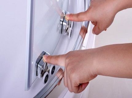 Ролики для душевых кабин: критерии выбора фурнитуры для дверей, инструкции по монтажу и замене Ролики для душевых кабин: критерии выбора фурнитуры для дверей, инструкции по монтажу и замене