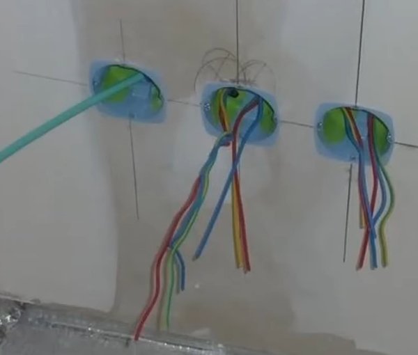 Электромонтаж с нуля: пошаговая установка розеток Электромонтаж с нуля: пошаговая установка розеток