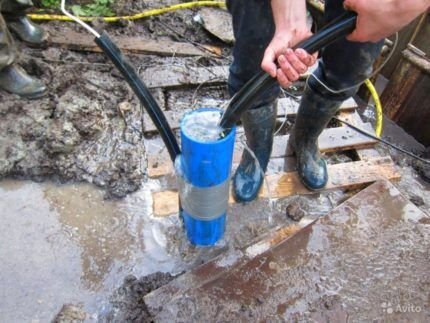 Как достать насос из скважины, если он застрял: первая помощь от профессионалов