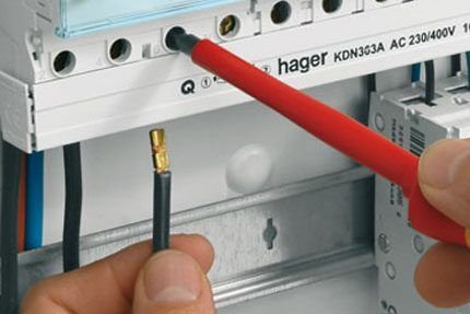 Двухполюсный и трехполюсный выключатели: назначение, характеристики, особенности монтажа Двухполюсный и трехполюсный выключатели: назначение, характеристики, особенности монтажа